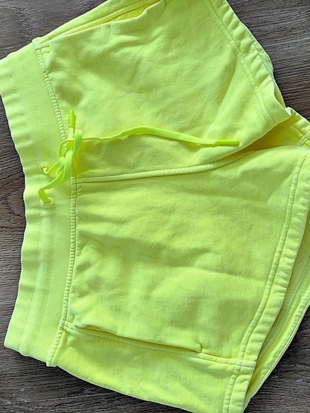 Lululemon Scuba Mid-Rise Oversized Short 3" *Trim Yellow